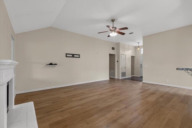Building Photo - 206 Evergreen Cir