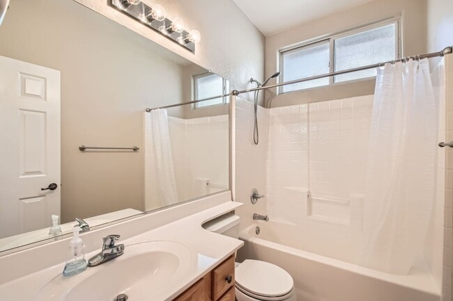Building Photo - 3 Bed/ 2 Bath House - Large Private Pool