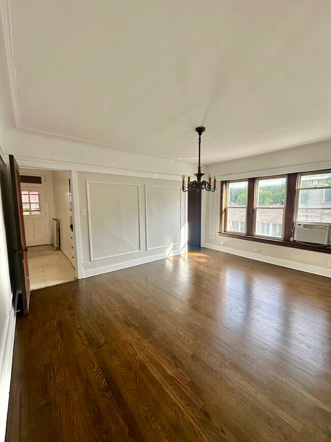 Building Photo - 1310 W Thorndale Ave