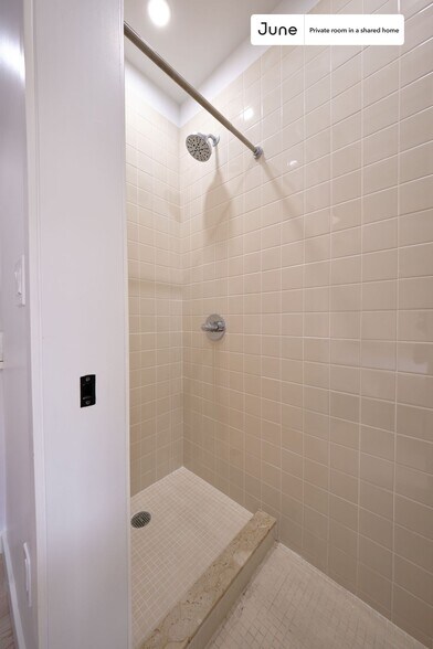 Building Photo - Room in Shared 4 bed/4 bath home