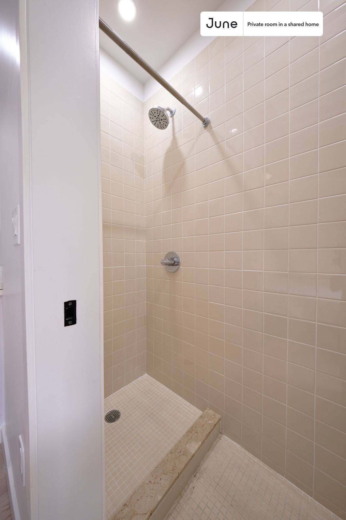 Building Photo - Private bedroom in 4 bed/4 bath Home