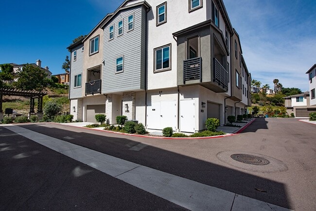 Building Photo - Charming 4 Bedroom 3.5 Bath in Carmel Mountain Ranch