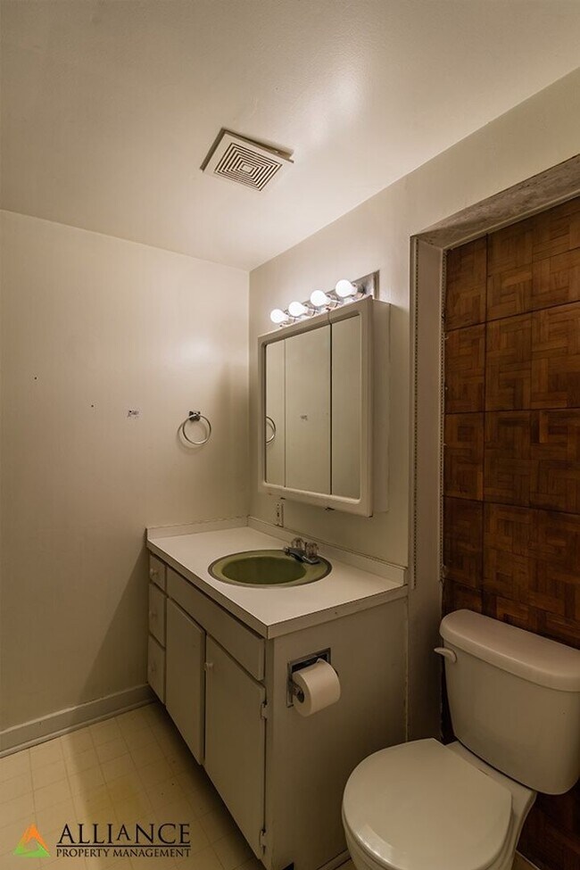 Building Photo - Sixteenth St. 328 N.