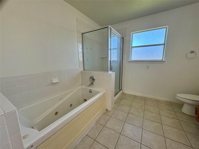 Building Photo - 710 Honeysuckle Dr