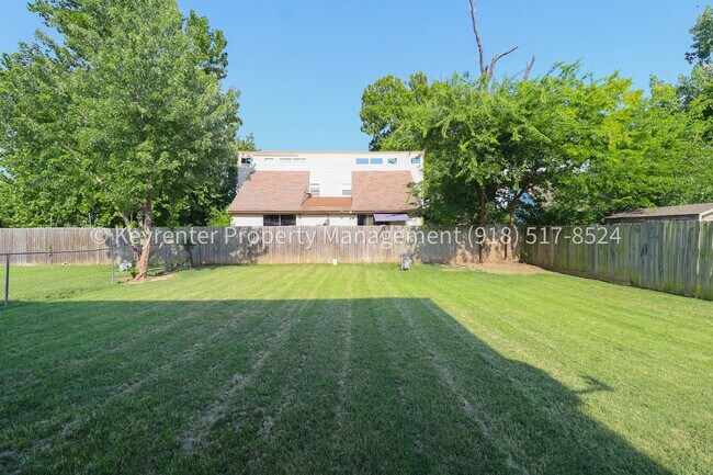 Building Photo - 3 Bed | 1.5 Bath in Central Tulsa! ***Accepts Vouchers***