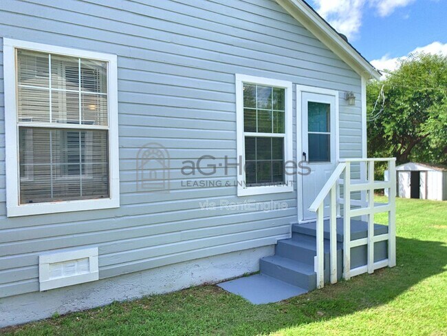 Building Photo - 5617 N Donald Ave