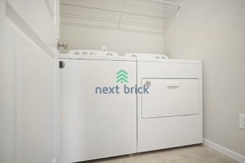 Building Photo - 4 Bed and 2.5 Bath Single-family Home Available for Rent!