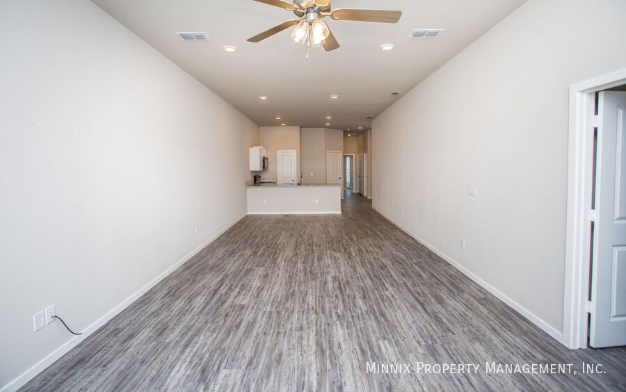 Building Photo - 2107 Langford Ave