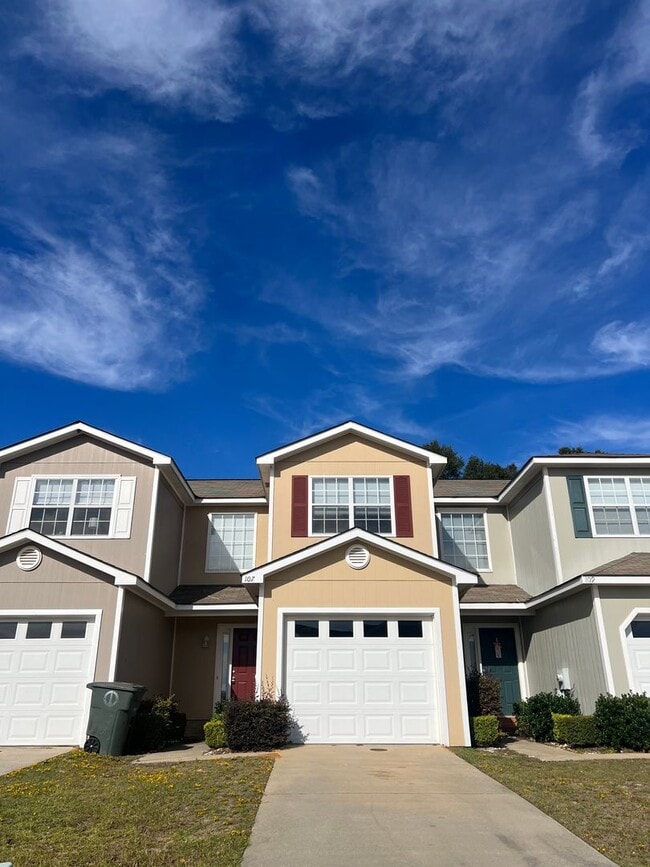 Building Photo - 107 Winthrope Ln