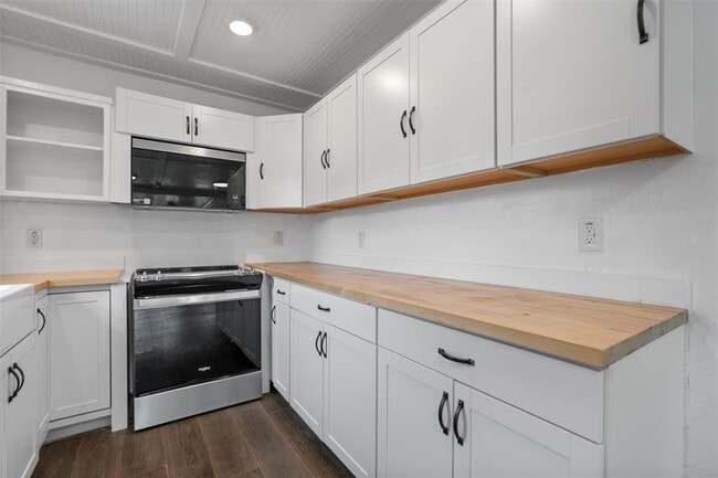 Building Photo - 1216 Jones St