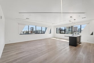 Building Photo - 1030 N 1st St