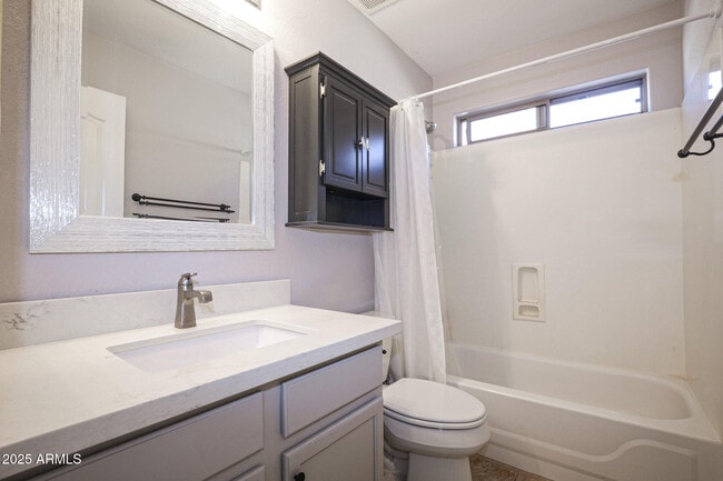 Building Photo - 1950 W Park Pl