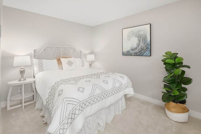 Building Photo - Fantastic location in the heart of downtown Kirkland!