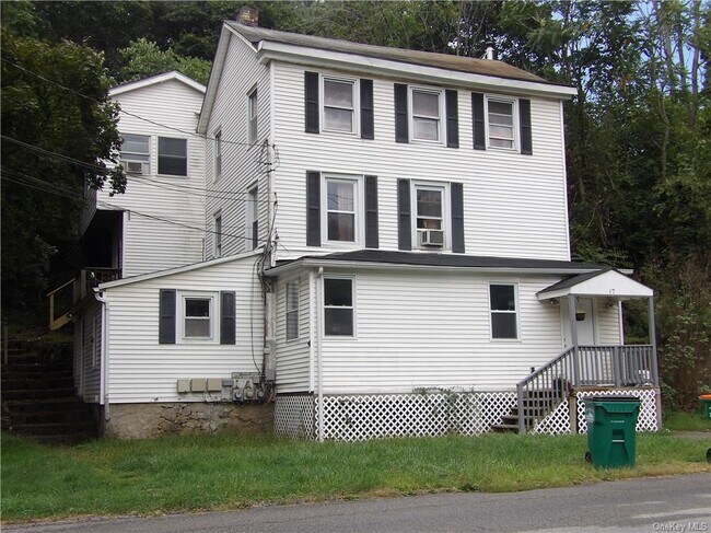 Primary Photo - 47 Main St