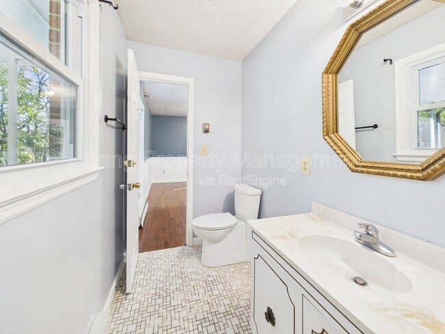 Building Photo - 1233 Pinehurst Rd