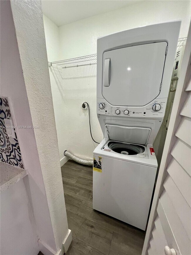 Building Photo - 2620 NW 18th Terrace