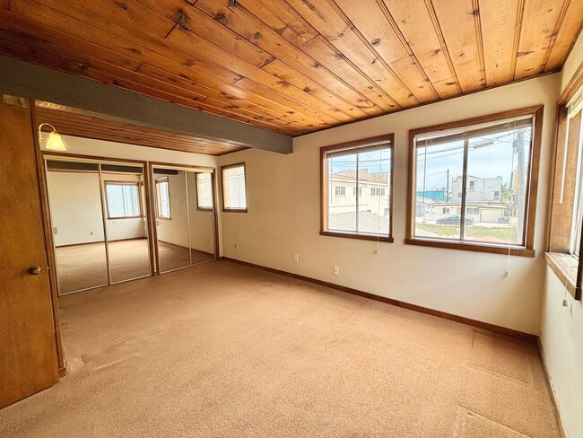 Building Photo - Incredible Value Just Steps from the Sand | 1 Bed 1 Bath Upper Unit  | Silver Strand Beach