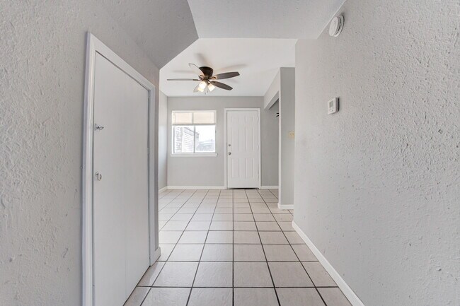 Building Photo - 1622 Claudia Dr