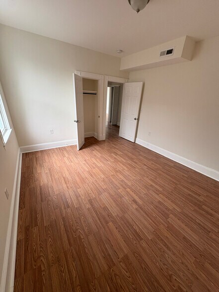 Building Photo - 406 E Cold Spring Ln