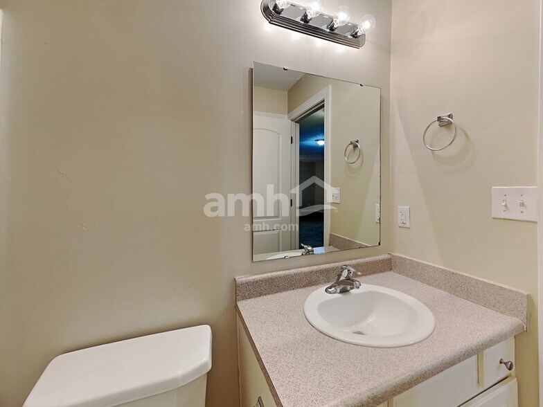 Building Photo - 5915 Cabot Dr