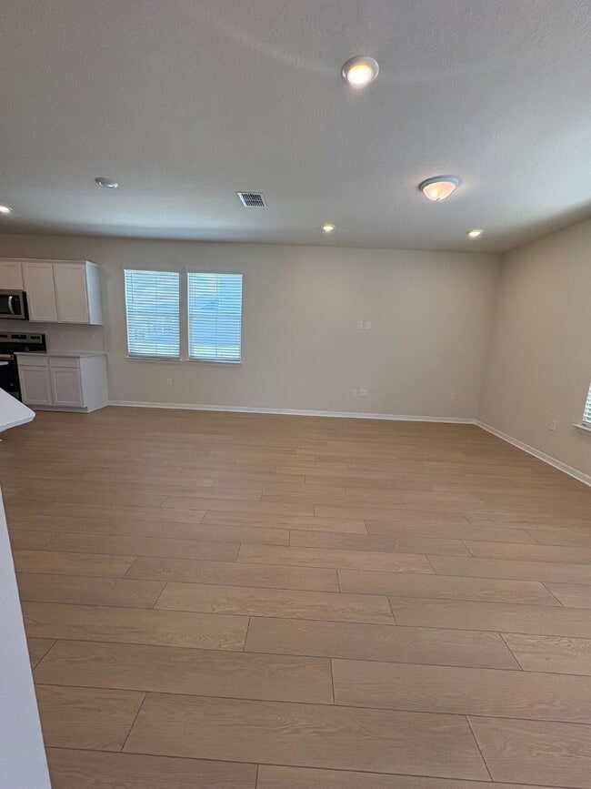 Building Photo - Live Large in Winter Garden: Modern 4-Bedroom Townhouse Haven