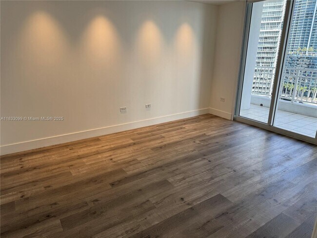 Building Photo - 801 Brickell Key Blvd