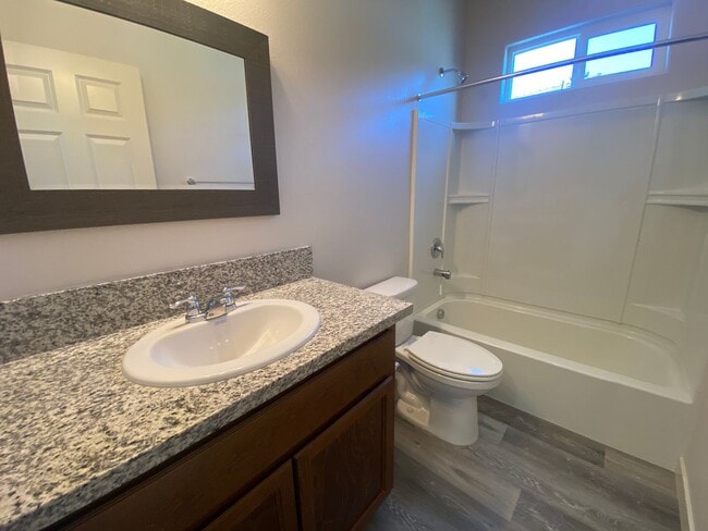 Building Photo - Gorgous 3 Bedroom 2.5 Bath Home in Gated Winding Meadow Village