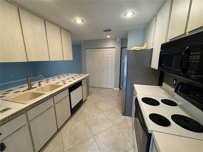 Building Photo - 1107 Hazelnut Dr