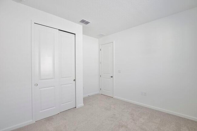 Building Photo - Thoughtfully Designed 4/3 Home with Premium Upgrades and 2 Car Garage! Available Now!