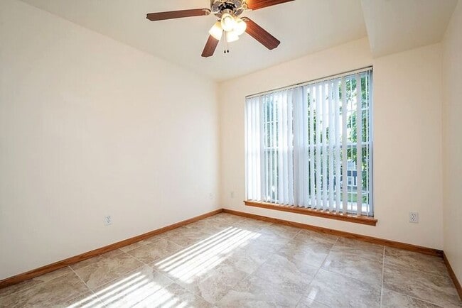 Building Photo - $2,695 |ROOMATE WANTED| 4 Bedroom, 2 Bathroom 2nd Floor Condo | Available for a January 5th, 2026...
