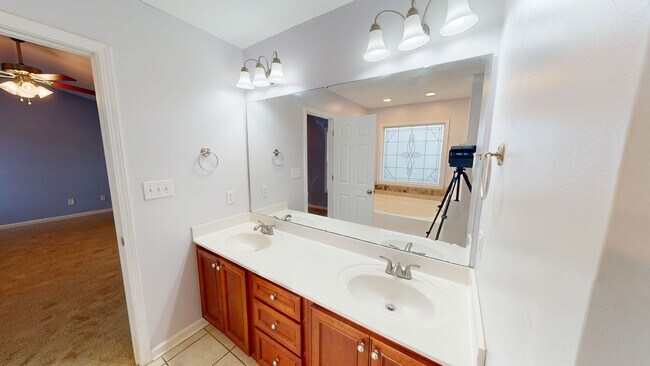 Building Photo - 4 Bedrooms in Established Hope Mills Community of West Hampton!