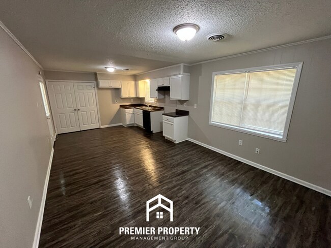 Building Photo - Charming 3BR/2BA in 38118 | Gleaming Hardwood Floors, Dining Area & Huge Yard