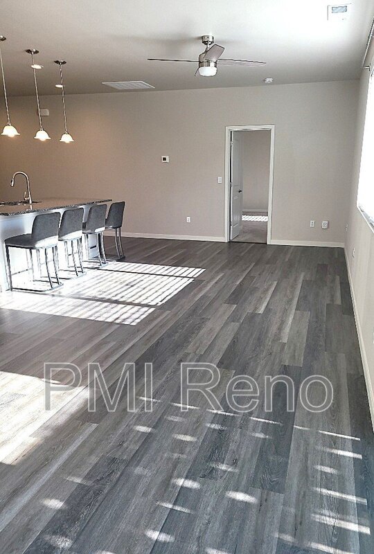 Building Photo - 1520 Golf Ct