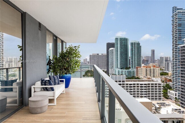 Building Photo - 788 NE 23rd St