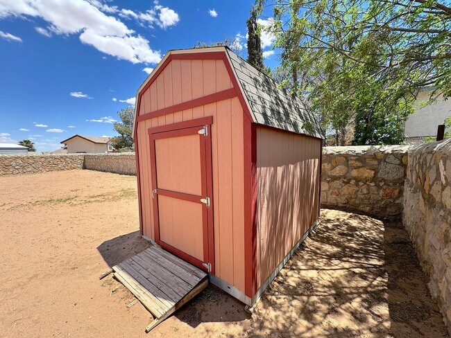 Building Photo - Northeast El Paso 3 Bed Refrig A/C split T...