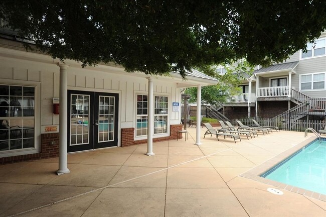 Building Photo - 272 Carlyle Park Dr