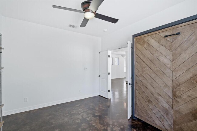 Building Photo - 485 Canna Lily Cir