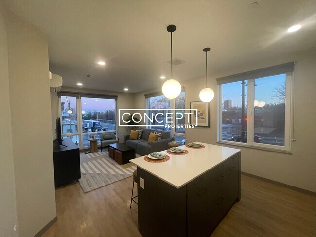 Building Photo - 525 Lincoln St