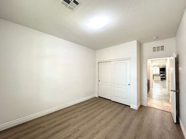 Building Photo - Lantern Gardens