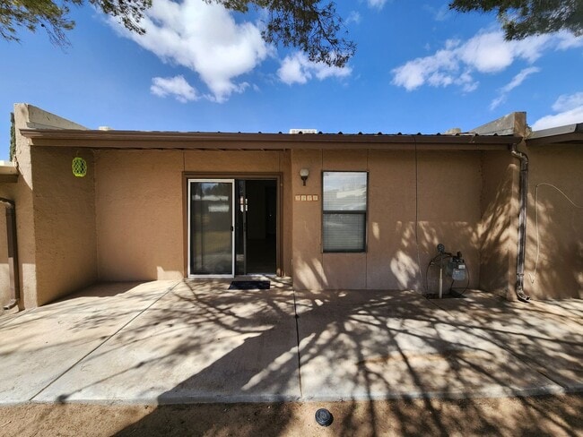 Building Photo - 3224 Hillrise Dr