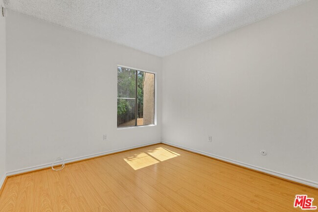 Building Photo - 18350 Hatteras St