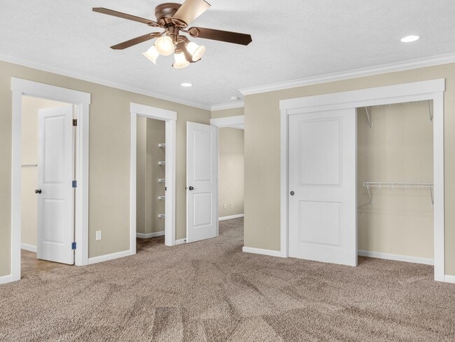 Building Photo - 330 SW Kalmia Ave