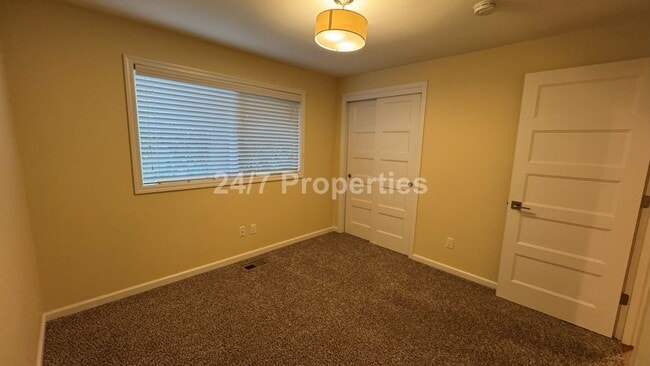 Building Photo - Spacious, Open-Concept 3 Bedroom West Linn Home