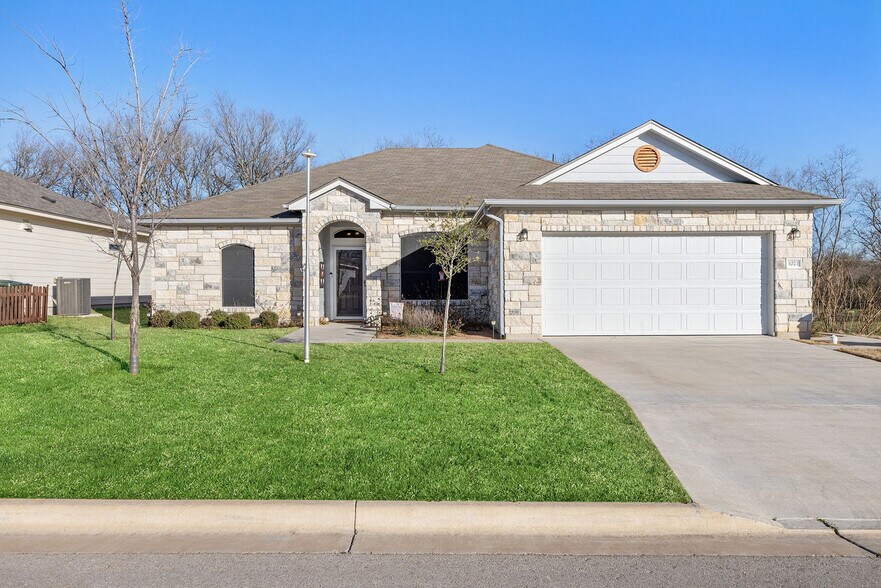 Building Photo - 1021 Monte Verde Dr
