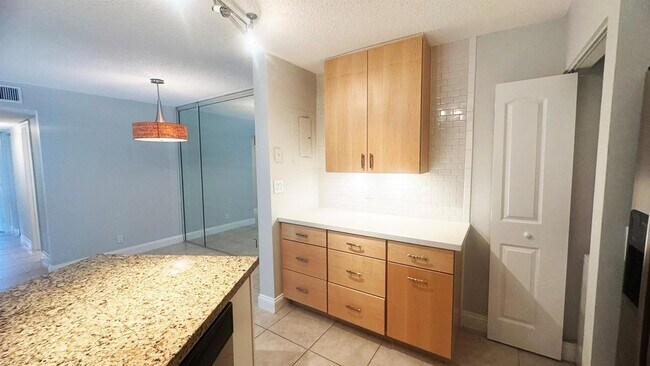 Building Photo - 7547 S Oriole Blvd