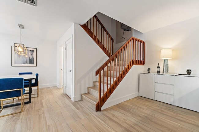 Building Photo - 3052 30th Ct