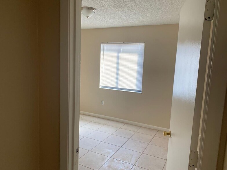 Building Photo - 3873 Janeen Cir