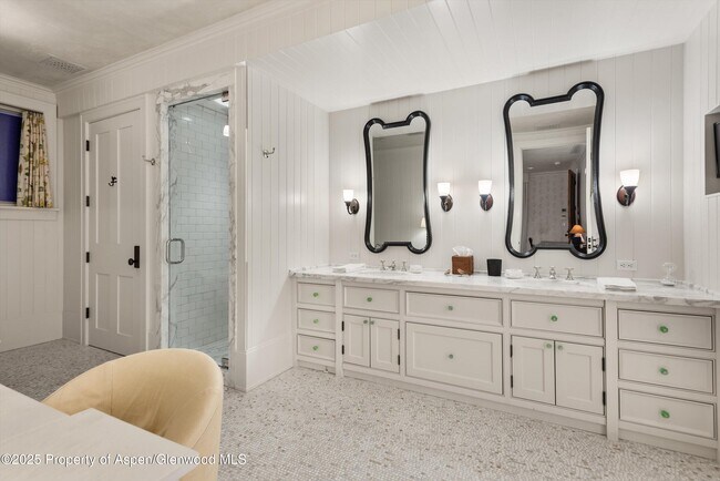 Building Photo - 304 S Garmisch St