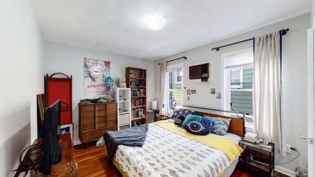 Building Photo - Beautifully updated 3 bed near the Green L...