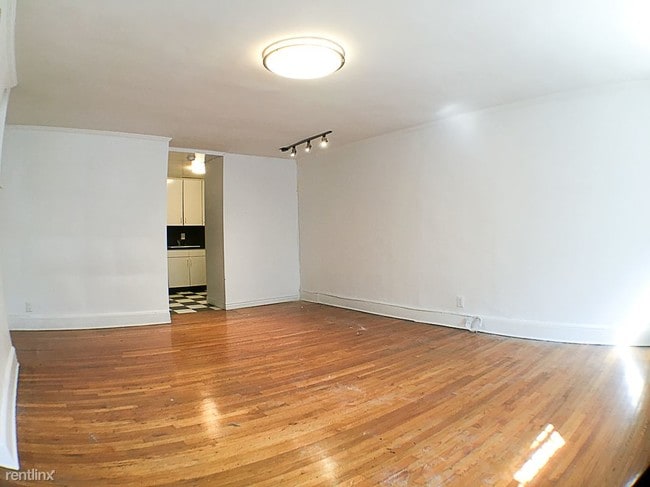 Building Photo - 135 Willow St